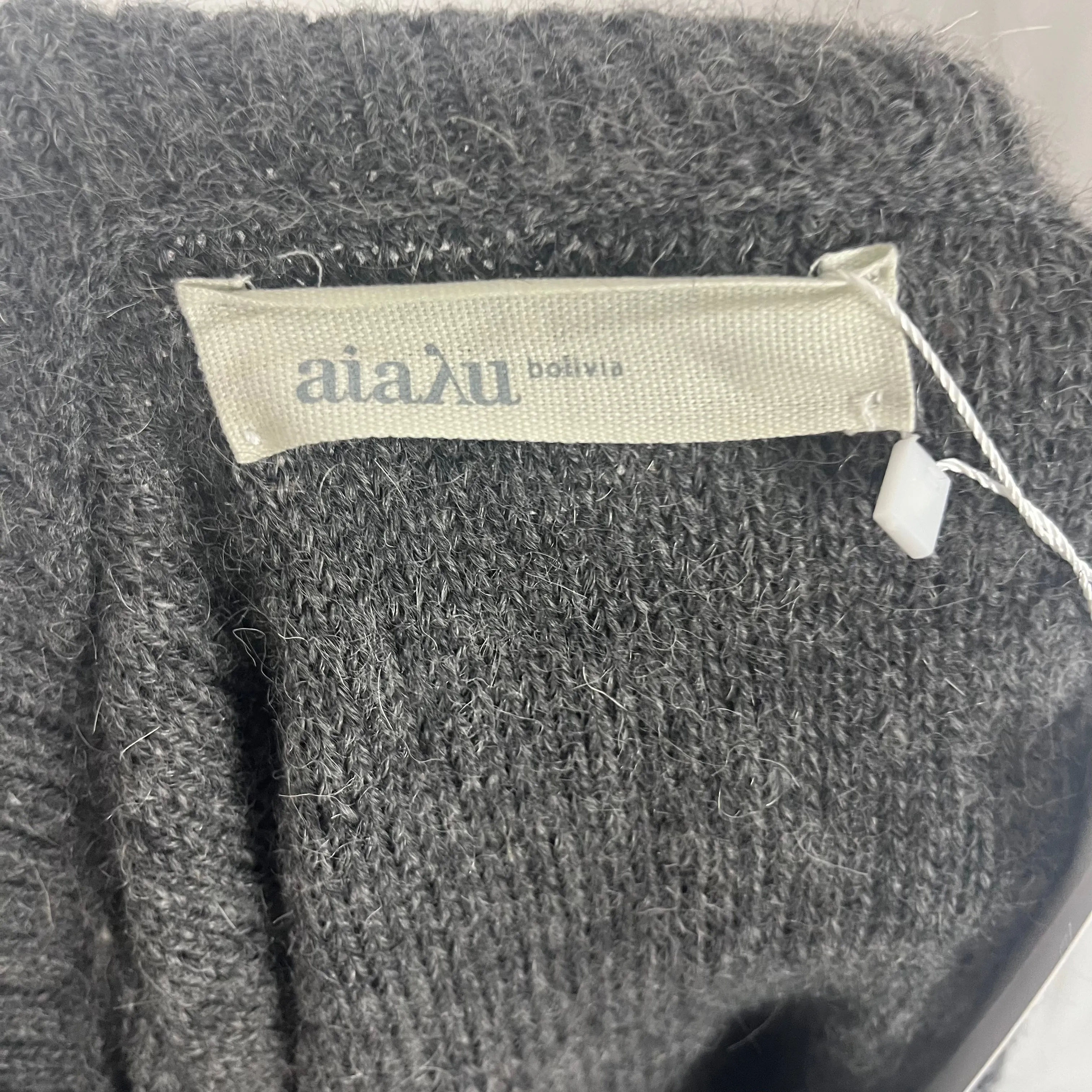 Aiayu Brand New 300 Grey Bolivian Baby Llama Wool Sweater M