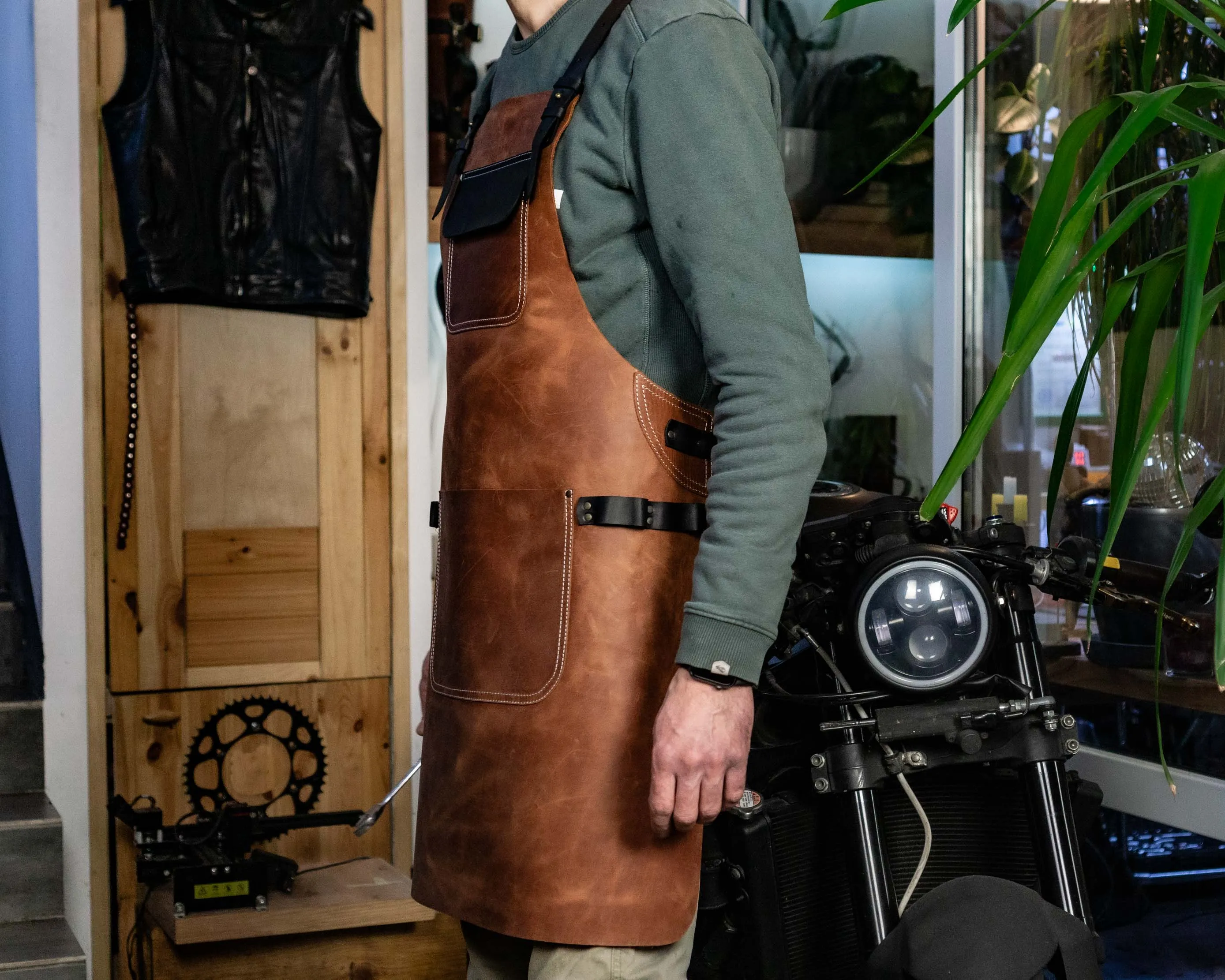 Brown Leather Apron | Work Aprons | Universal size for Mens and Womens