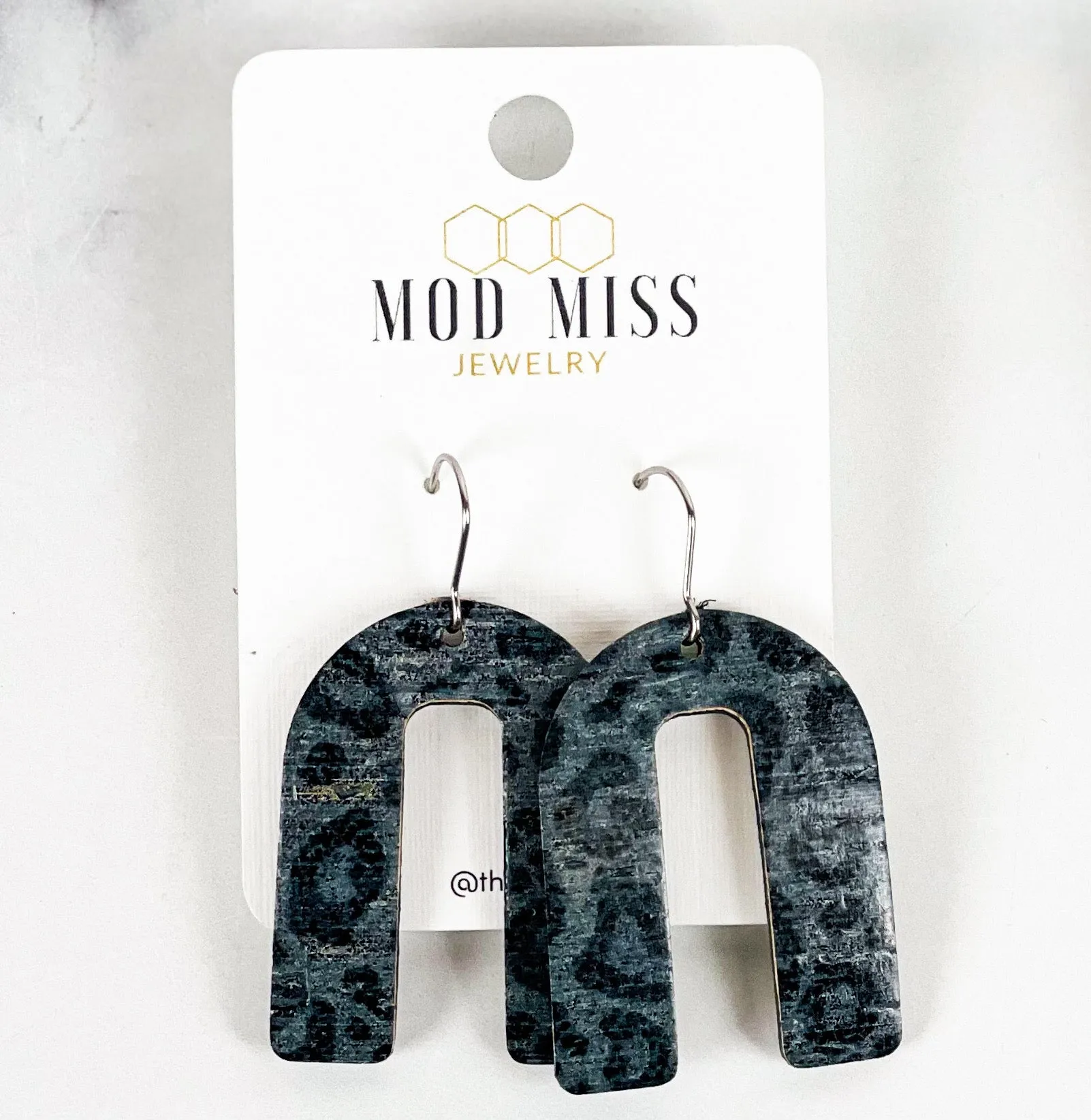 Cork Leather Arch Earring Leopard Gray & Black